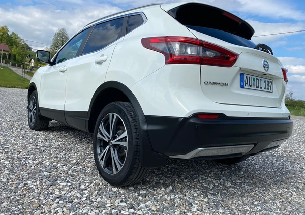 Nissan Qashqai cena 76999 przebieg: 125000, rok produkcji 2019 z Pabianice małe 704